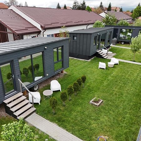 Villa Pixel - Tiny Campus à Tîrgu Secuiesc Extérieur photo