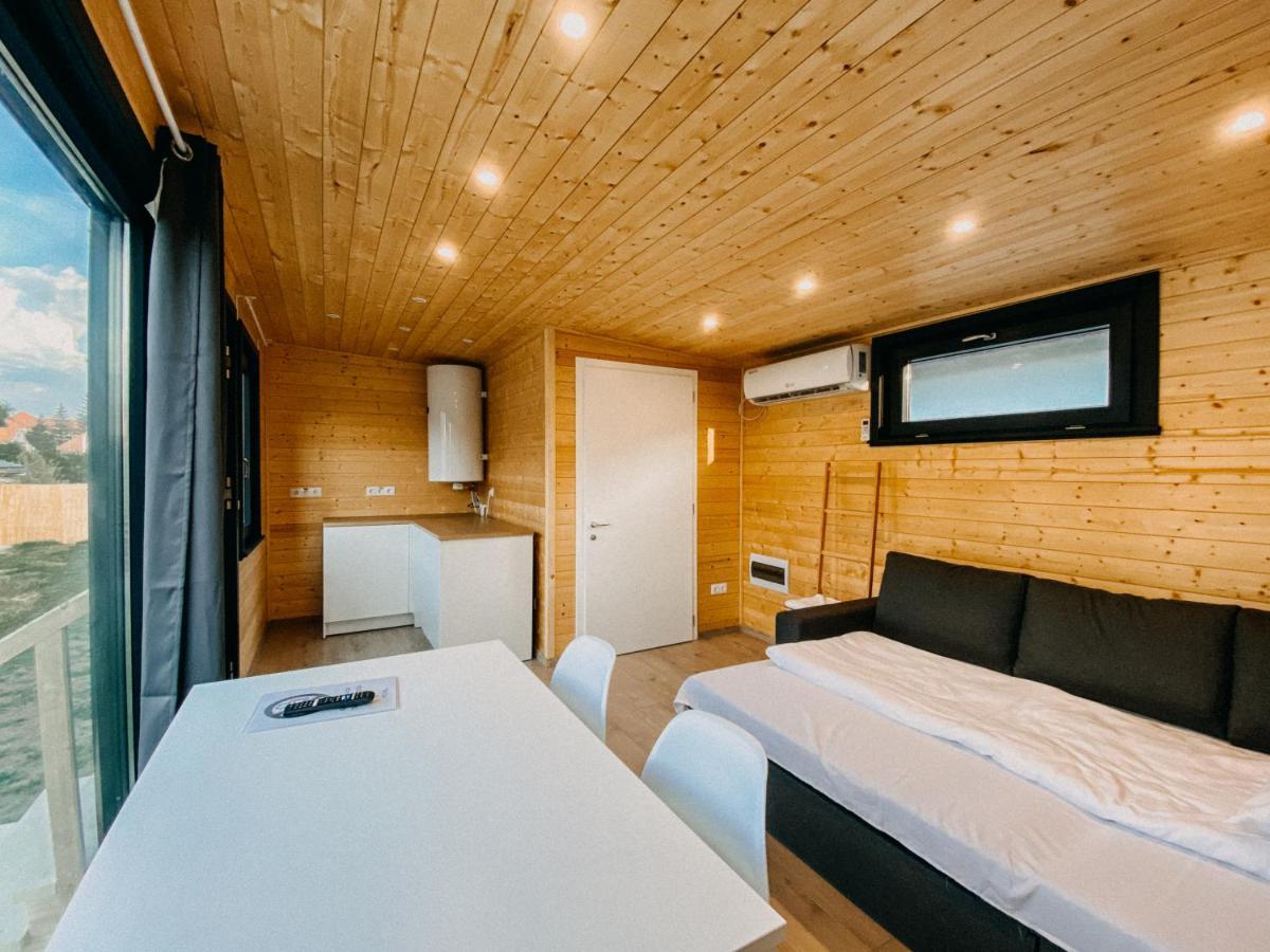 Villa Pixel - Tiny Campus à Tîrgu Secuiesc Extérieur photo